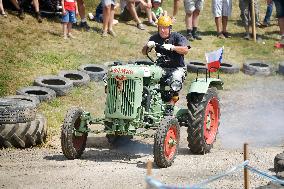 Zebnicka traktoriada, tractors, race