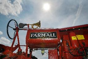 Zebnicka traktoriada, tractors, race