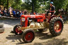 Zebnicka traktoriada, tractors, race