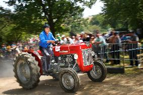 Zebnicka traktoriada, tractors, race