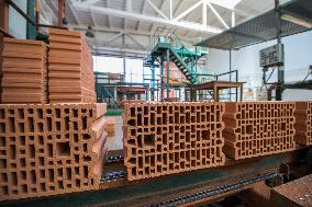 Heluz cihlarsky prumysl, Czech brick maker