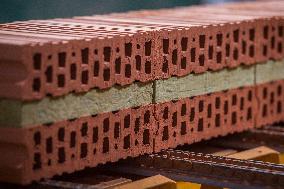 Heluz cihlarsky prumysl, Czech brick maker