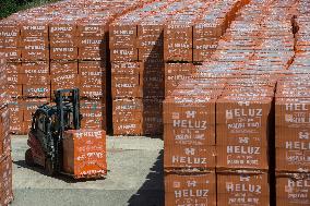 Heluz cihlarsky prumysl, Czech brick maker