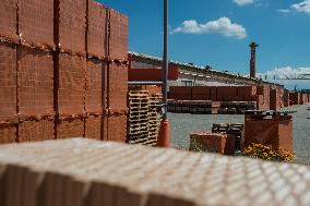 Heluz cihlarsky prumysl, Czech brick maker