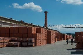 Heluz cihlarsky prumysl, Czech brick maker
