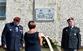Unveiling memorial plaque David Meisel