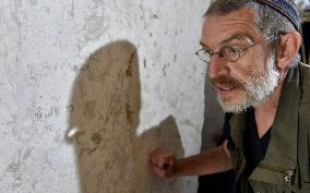 Jaroslav Achab Haidler, Hebrew inscription on wall of Kurovice castle