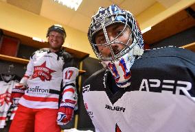 Filip Hronek, Petr Mrazek