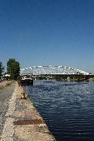 The Troja bridge, Holesovice, Troja, architecture