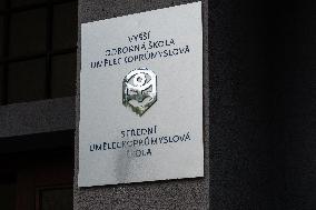 Logo, Vyssi odborna skola umeleckoprumyslova a stredni skola umeleckoprumyslova, Praha, Zizkov, napis, cedule
