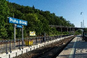 Branik railway station, Prague, platform