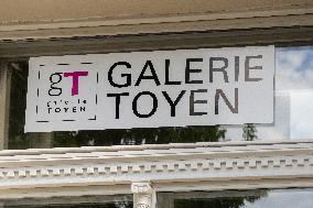 The Toyen gallery, Prague, Vinohrady district, logo