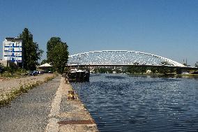 The Troja bridge, Holesovice, Troja, architecture