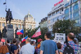 March to Hradcanske Square, demonstration, Million Moments for Democracy