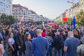 March to Hradcanske Square, demonstration, Million Moments for Democracy