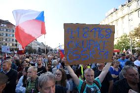 March to Hradcanske Square, demonstration, Million Moments for Democracy