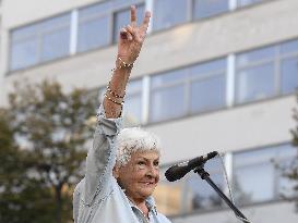 Kamila Mouckova, March to Hradcanske Square, demonstration, Million Moments for Democracy