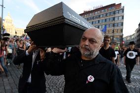 March to Hradcanske Square, demonstration, Million Moments for Democracy