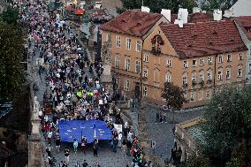 March to Hradcanske Square, demonstration, Million Moments for Democracy, Charles Bridge