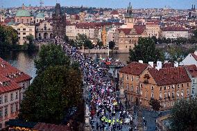 March to Hradcanske Square, demonstration, Million Moments for Democracy, Charles Bridge