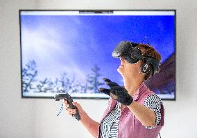 virtual reality headset, motion controller, glove, VR