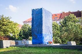 Konev's monument in Prague to be veiled, statue of Soviet Marshal Ivan Konev, scaffolding