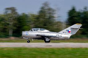 CIAF aviation show, air plane MiG-15UTI