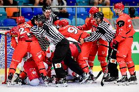 Hradec Kralove vs Cardiff Devils, hockey players, fight