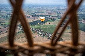 hot air balloon, balloons