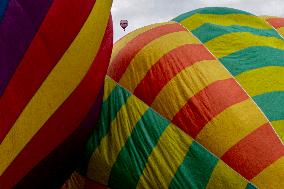 hot air balloon, balloons