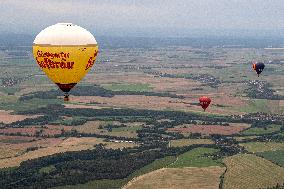 hot air balloon, balloons