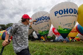 hot air balloon, balloons