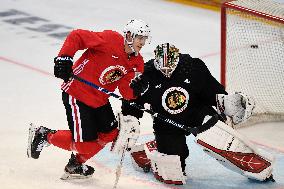 Dominik Kubalik, Corey Crawford