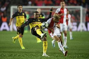 Manuel Akanji, Mick van Buren