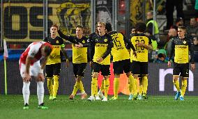 Soccer players of Borussia Dortmund celebrate a victory, Tema, football