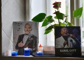 pious place to singer Karel Gott's death in the Prague 5 Town Hall