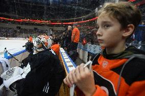 training session of NHL's team Philadelphia Flyers, ice hockey fan