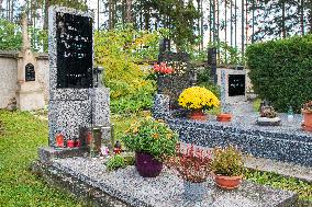 Karel Gott's family grave in Ujezd u Svateho Krize