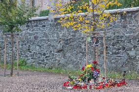 pious place in front of Karel Gott's tree