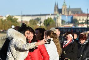 public ceremony to pay last respects to Karel Gott, Zofin Palace, fans, visitors, waiting