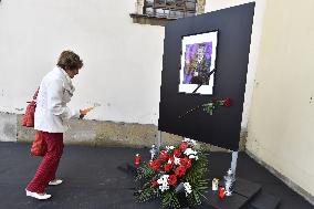 public pay last respects to Karel Gott in Brno, fans, visitors