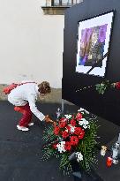 public pay last respects to Karel Gott in Brno, fans, visitors