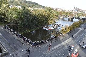public ceremony to pay last respects to Karel Gott, Zofin Palace, fans, visitors, waiting