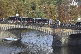 public ceremony to pay last respects to Karel Gott, Zofin Palace, fans, visitors, waiting