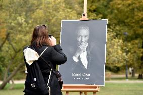 commemorative place to Karel Gott in Kinsky Garden, fans, visitors