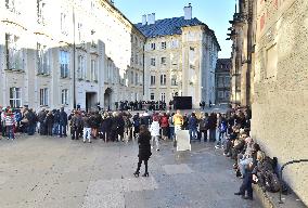 fans, visitors, mourning ceremony, Karel Gott, Prague Castle