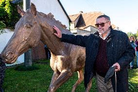 A bronze statue of the Peruan race horse, Vaclav Bruna