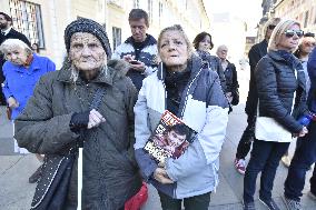fans, visitors, mourning ceremony, Karel Gott, Prague Castle