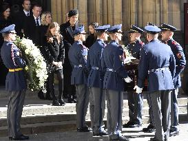 Charlotte Ella Gottova, Ivana Gottova, Nelly Sofie Gottova, Lucie Kovarikova, mourning ceremony, Karel Gott, St Vitus Cathedral, Prague Castle