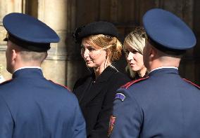 Ivana Gottova, Lucie Kovarikova, mourning ceremony, Karel Gott, St Vitus Cathedral, Prague Castle